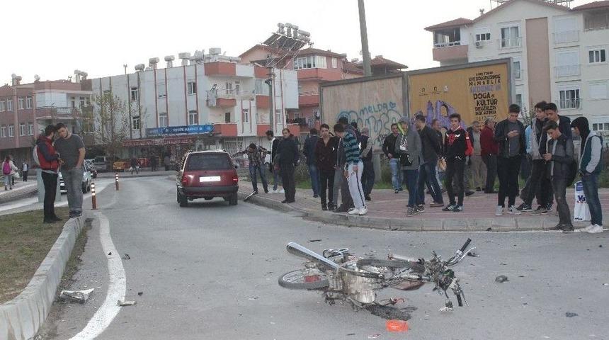 Otomobile &Ccedil;arpan Motosiklet S&uuml;r&uuml;c&uuml;s&uuml; Ağır Yaralandı