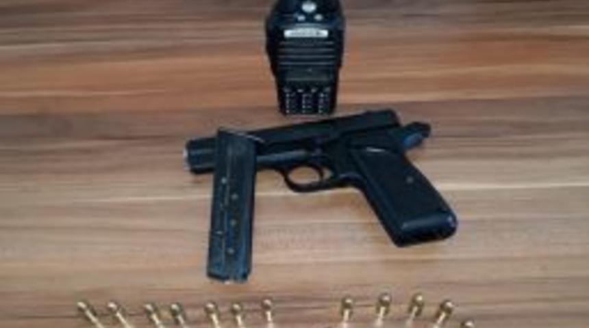 Telsiz Ve Silahla Yakalanan 3 Kişi G&ouml;zaltına Alındı