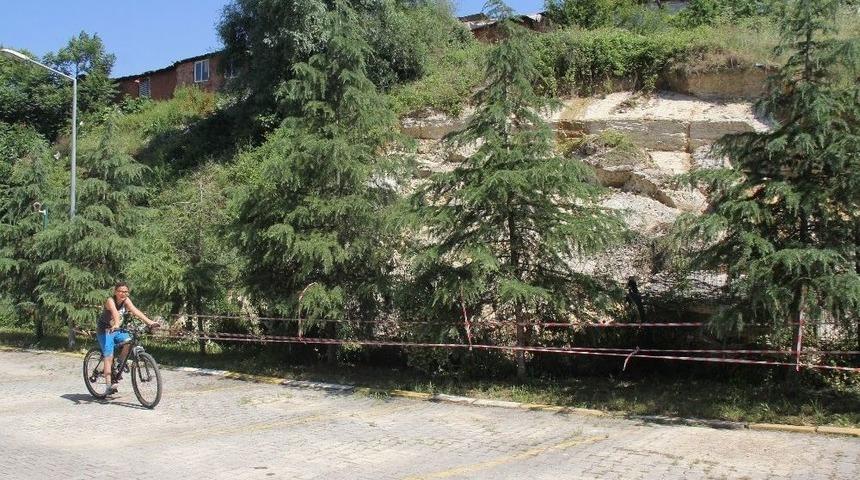 Sitenin Demir Telleri Olası Bir Faciayı &Ouml;nledi