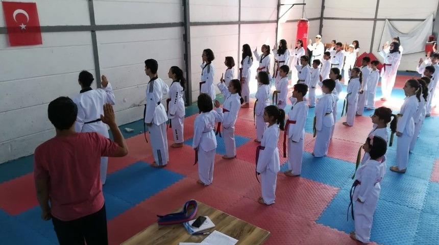 &Ccedil;aycumalı Taekwondocular Kuşak Atladı