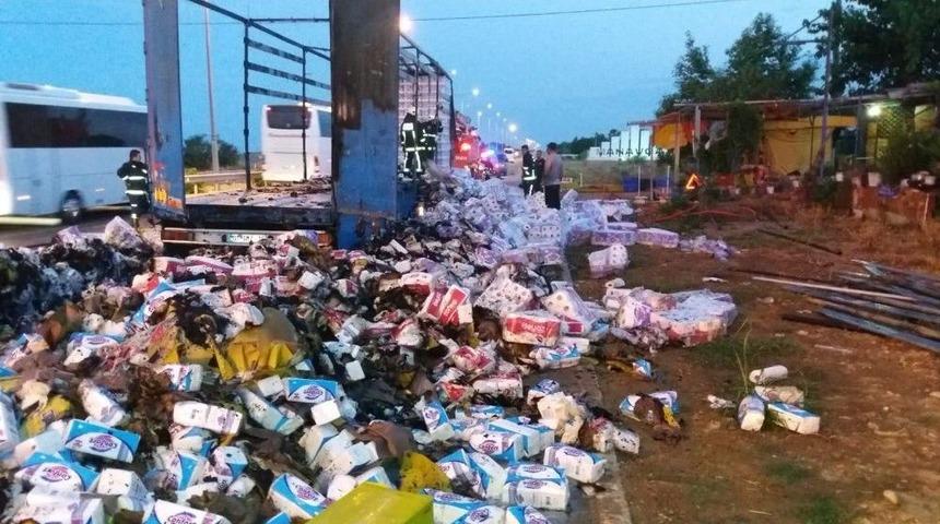 Antalya&rsquo;da Pe&ccedil;ete Y&uuml;kl&uuml; Tır Yandı