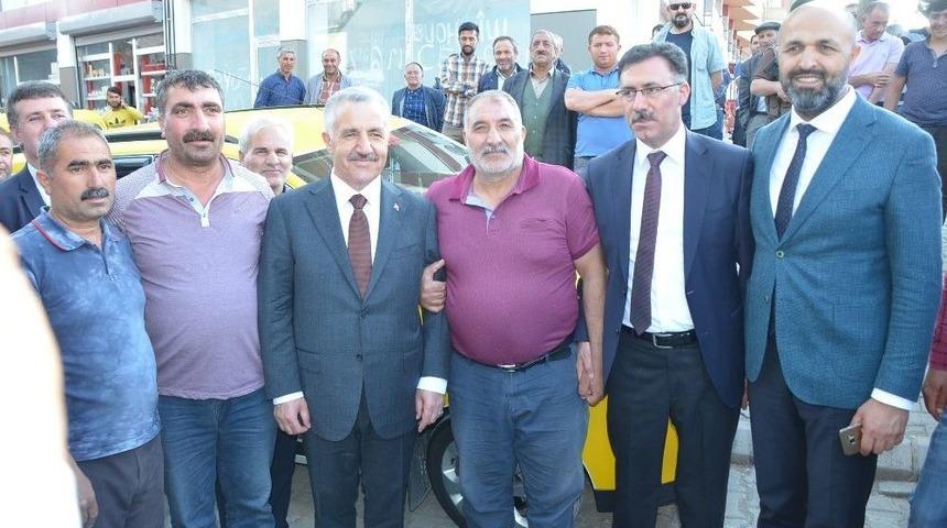 Bakan Arslan, Iğdır’da Esnaf Ziyaretinde Bulundu