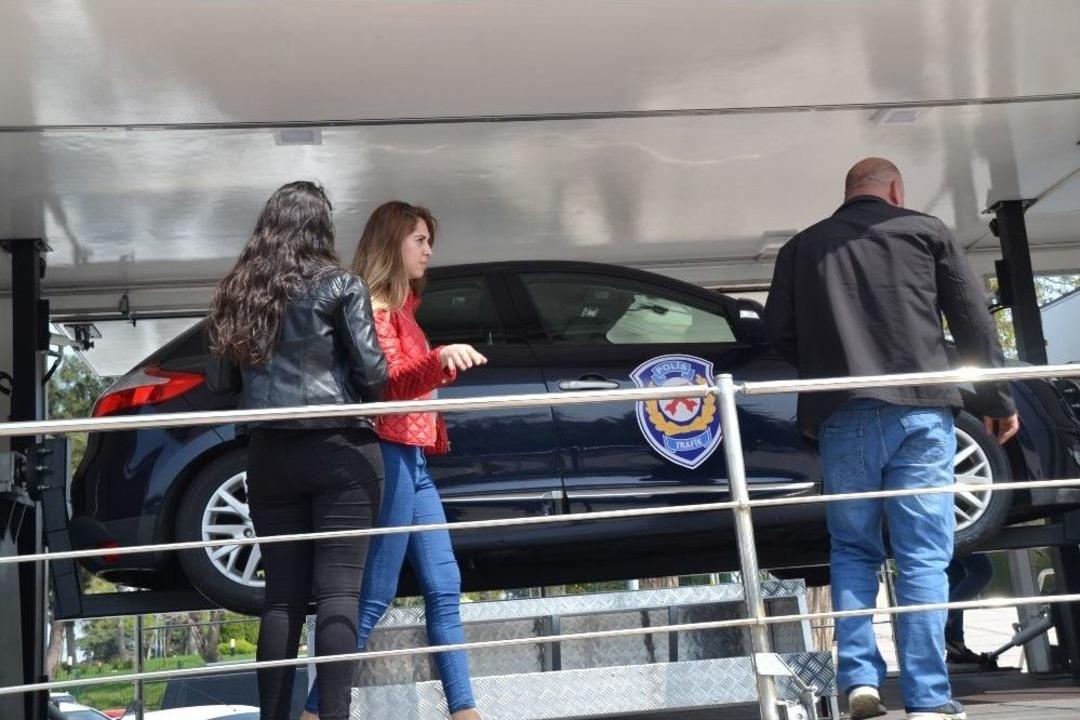 Emniyet Kemerinin &Ouml;nemi Sim&uuml;lasyonla Anlatılıyor