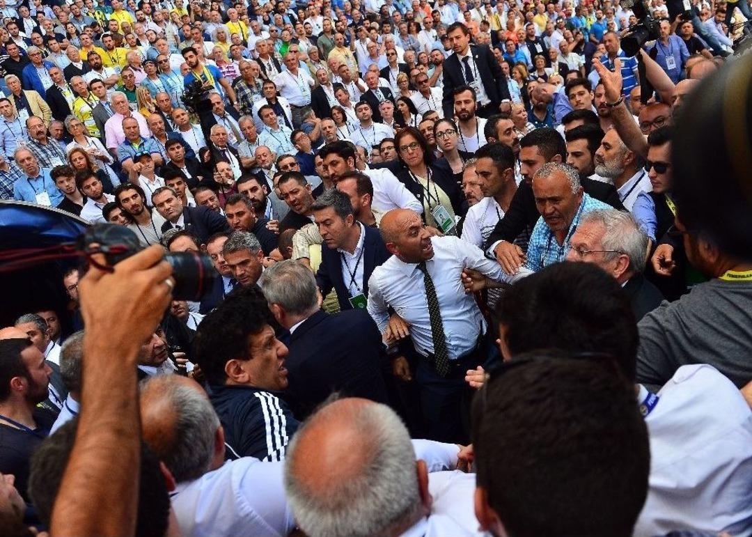 Ali Ko&ccedil;&rsquo;un Konuşması Sırasında Gerginlik Yaşandı