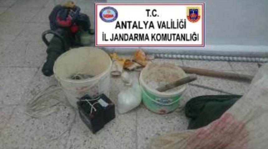 Demre&rsquo;de Ka&ccedil;ak Kazıya Su&ccedil;&uuml;st&uuml;: 6 G&ouml;zaltı