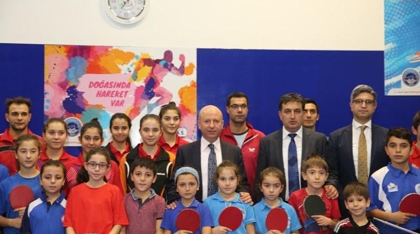 Başkan &Ccedil;olakbayrakdar Geleceğin Sporcuları İle Masa Tenisi Oynadı