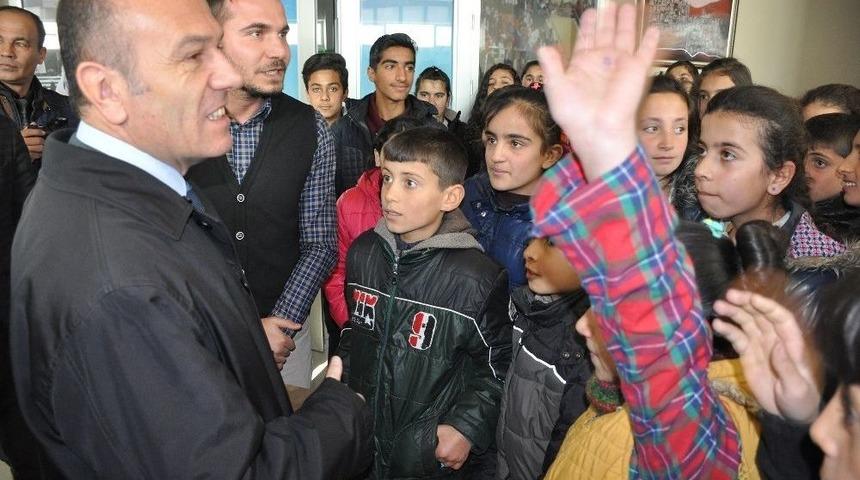 Kaymakam Kaşık&ccedil;ı, K&ouml;y Okulu &Ouml;ğrencilerini Misafir Etti