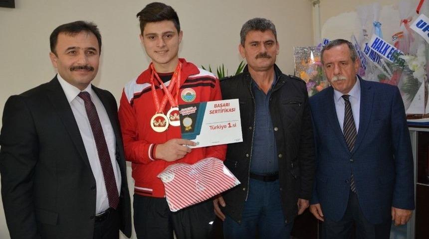Bilek G&uuml;reşinde 19 Mayıs&rsquo;ı Gururlandırdı