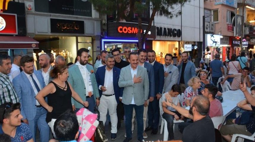 Ak Parti, Karşıyaka &Ccedil;arşı&rsquo;yı &ldquo;izmir Marşı&rdquo; İle İnletti