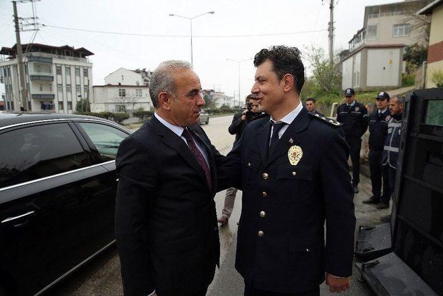 Başkan Tekintaş’tan Görev Başındaki Polislere Kutlama