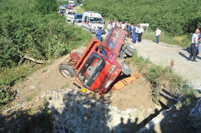 Freni Patlayan Kamyonet Dehşet Saçtı: 2 Ölü, 3 Yaralı