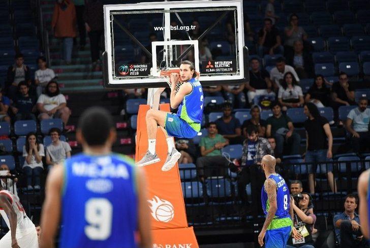 Tahincioğlu Basketbol Süper Ligi: Anadolu Efes: 70 - Tofaş: 76 G3
