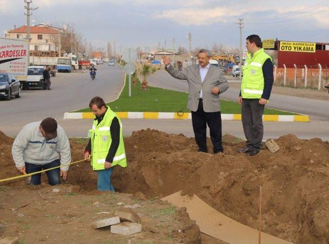 Burhaniye Girişinde Yenileme Çalışmalarına Başlandı