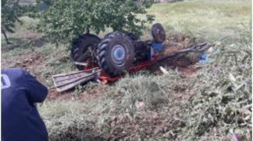 Trakt&ouml;r Devrildi: 1 &Ouml;l&uuml;