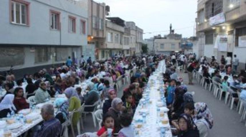 Kilis Belediyesi Ve Malezyalı Dernekten İftar Yemeği