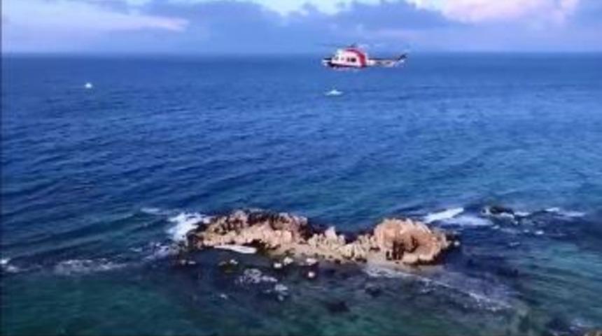 Kayalıkta Mahsur Kalan G&ouml;&ccedil;menler Kurtarıldı