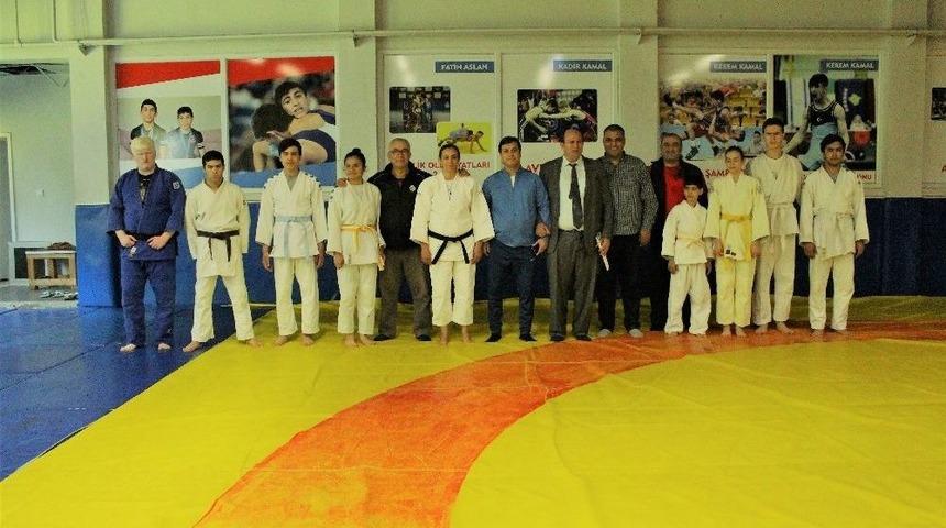 &Ouml;zt&uuml;rk&rsquo;ten G&ouml;rme Engelli Milli Judocuların Antrenmanına Baklavalı Ziyaret