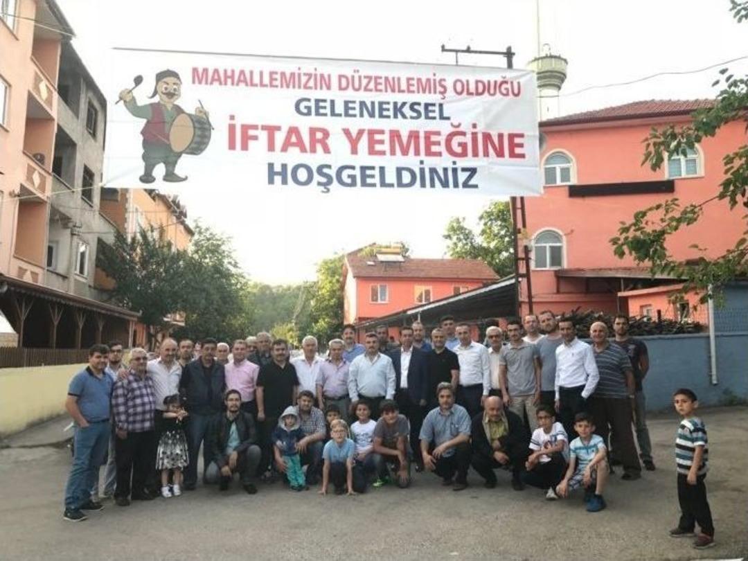 Kalaycılar Mahalle Gen&ccedil;liğinden 2 Bin Kişilik İftar Sofrası