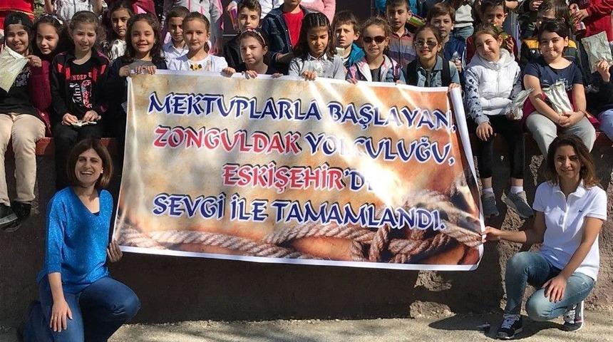 Minik Mektup Arkadaşları 3 Yıl Sonra Bir Araya Geldi