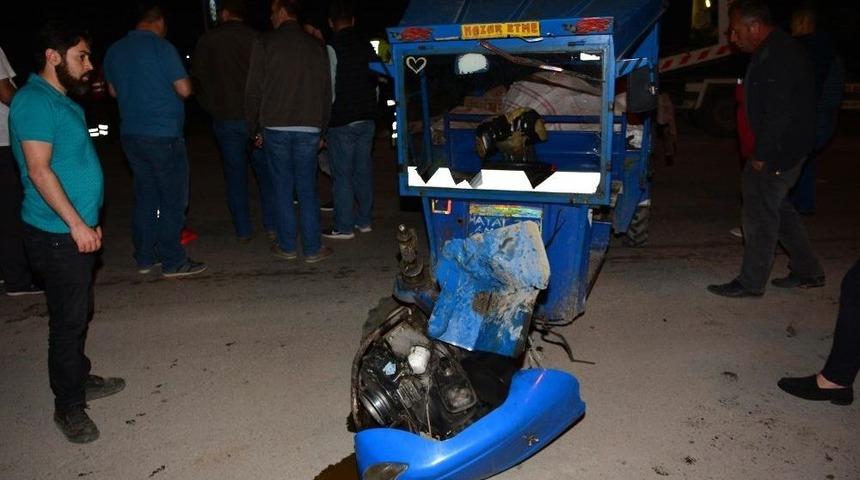 Tokat&rsquo;ta Otomobil İle Patpat &Ccedil;arpıştı: 10 Yaralı