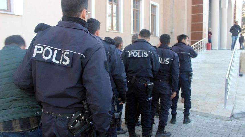 Bing&ouml;l Merkezli 7 İlde Ka&ccedil;ak Sigara Operasyonu: 18 Ş&uuml;pheli Adliyeye Sevk Edildi