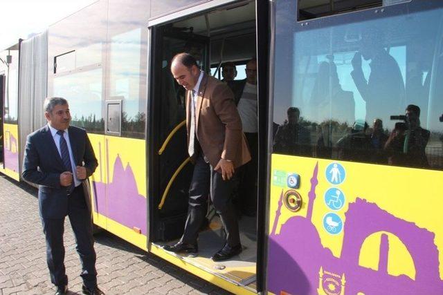 Belediye Başkanı Ve Birim Müdürleri Toplu Taşıma Aracıyla İşe Gidip Gelecek