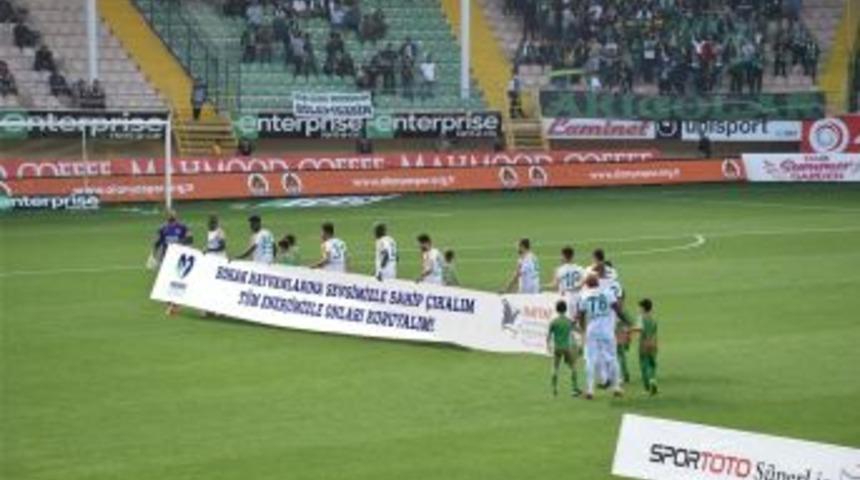 Alanyaspor Sokak Hayvanlarına &lsquo;sahadan&rsquo; Destek Verdi