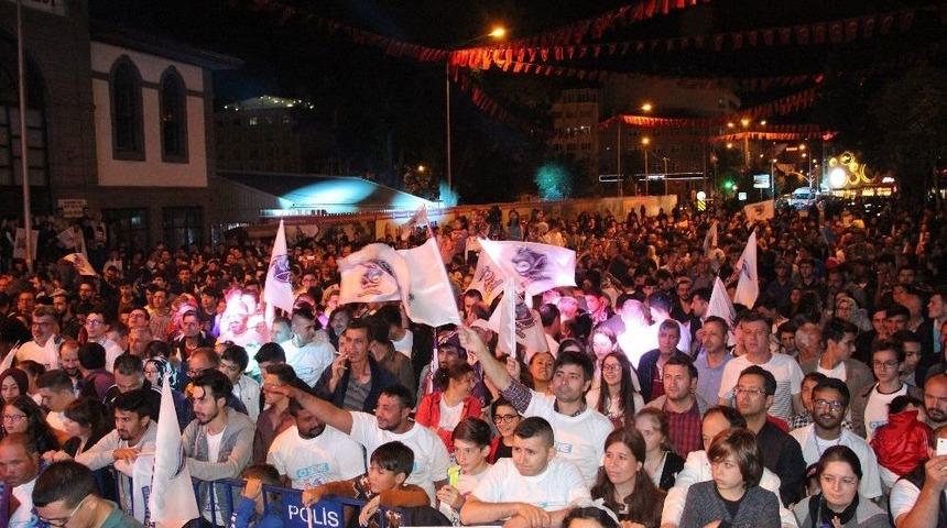 S&uuml;per Lig&rsquo;e Y&uuml;kselen Afyon Belediyespor Basketbol Takımı Şampiyonluğu Kutladı