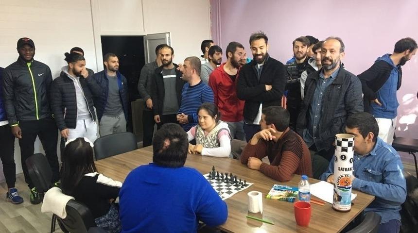 Pertekspor&rsquo;lu Futbolcular, &Ouml;zel &Ccedil;ocuklarla Bir Araya Geldi