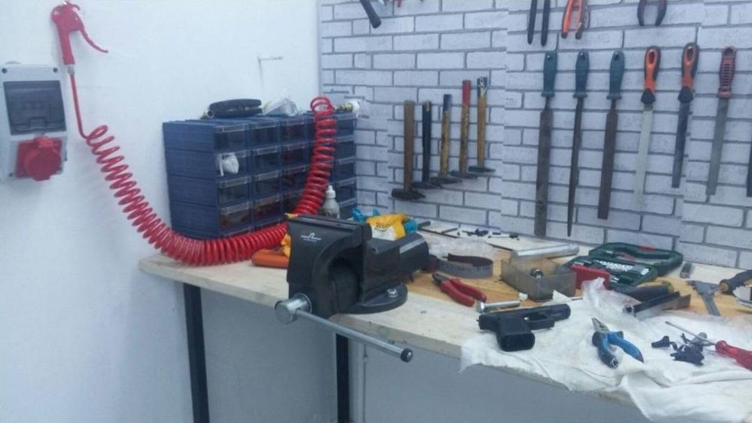 İstanbul&rsquo;da Ka&ccedil;ak Silah &Uuml;retim Deposuna Baskın: 2 G&ouml;zaltı