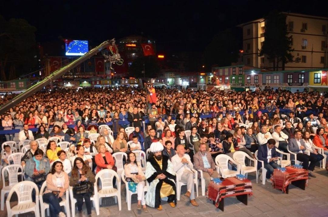 Enbe &Ccedil;aldı, &Uuml;nyeliler S&ouml;yledi