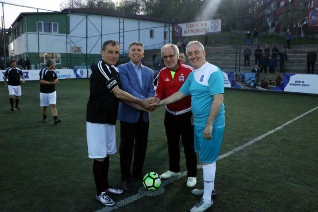 Ey&uuml;psultan Mahalleler Arası Futbol Turnuvası Başladı