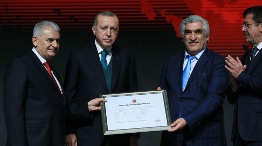 İpek Grup Y&ouml;netim Kurulu Başkanı Saffet Aslan Teşvik Belgesinin Cumhurbaşkanının Elinden Aldı