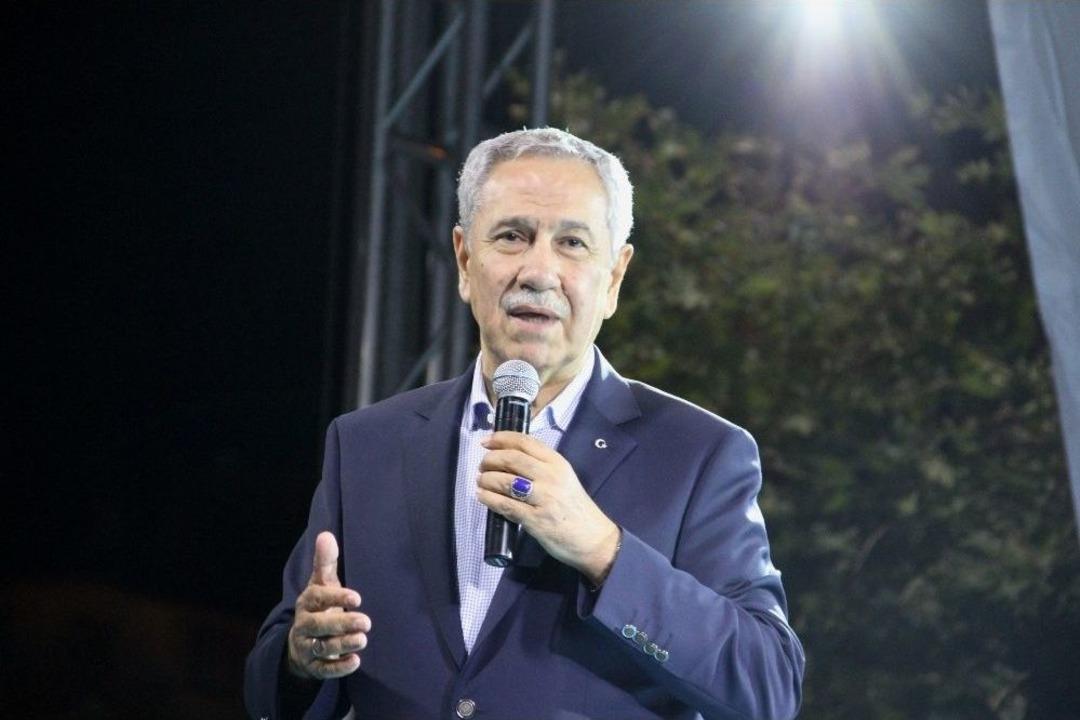 Arın&ccedil;: &ldquo;ak Parti, T&uuml;rkiye İ&ccedil;in Bir Şanstır&rdquo;