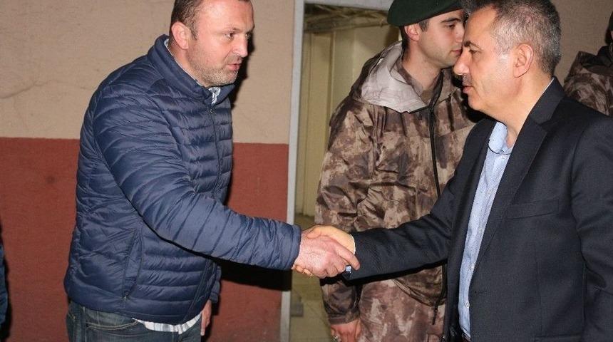 Vali Elban, &Ouml;zel Harekat Polisleri İle Sahur Yaptı