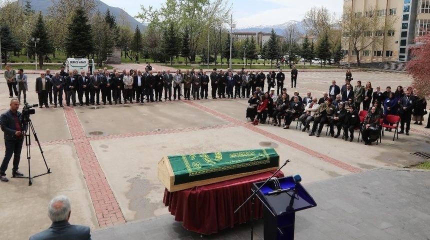 Vefat Eden Eski Er&uuml; Rekt&ouml;r Yardımcısına T&ouml;ren D&uuml;zenlendi