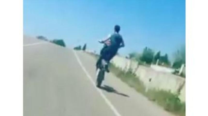 Tek Teker &Uuml;zerinde &Ouml;l&uuml;mle Dans