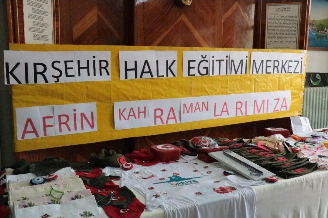 Halk Eğitim Kursiyerlerinden Askere "hediyeli Mektup"