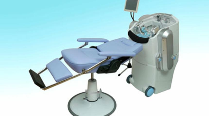 Sa&ccedil; Yıkayan Etrafı Gezdiren Yatak