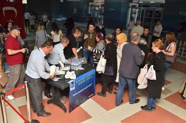 Ankara Büyükşehirden Metro Ve Ankaray’da Vatandaşlara İftariyelik