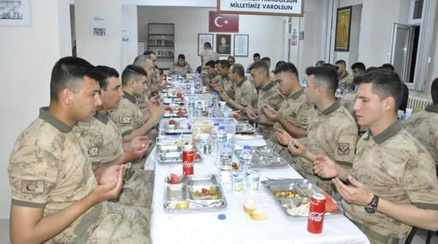 Başkan &Ccedil;ift&ccedil;i, Mehmet&ccedil;ik&rsquo;le İftar Yaptı