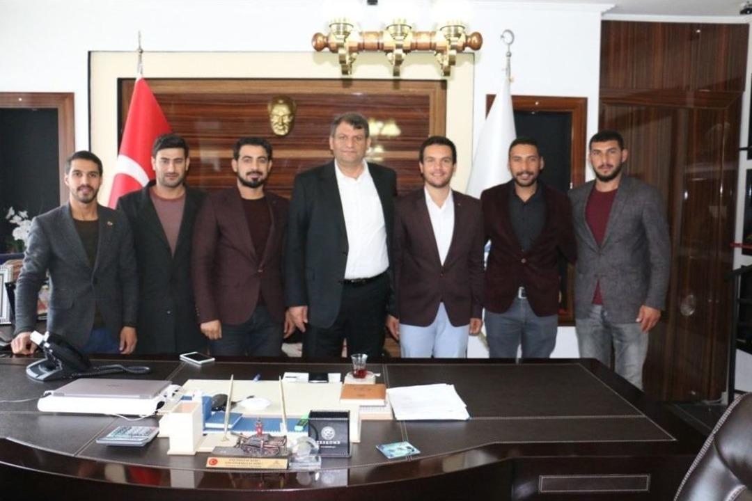 Ak Partili Gen&ccedil;lerden Belediye Başkanı Başkan Ayhan&rsquo;a Destek