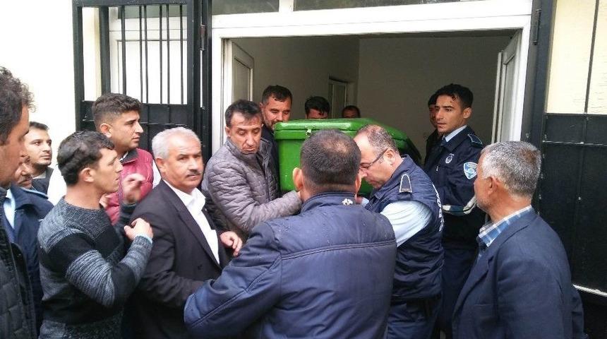 Cinnet Getiren Annenin &Ouml;ld&uuml;rd&uuml;ğ&uuml; 2 Kardeşin Cenazeleri Aileye Teslim Edildi