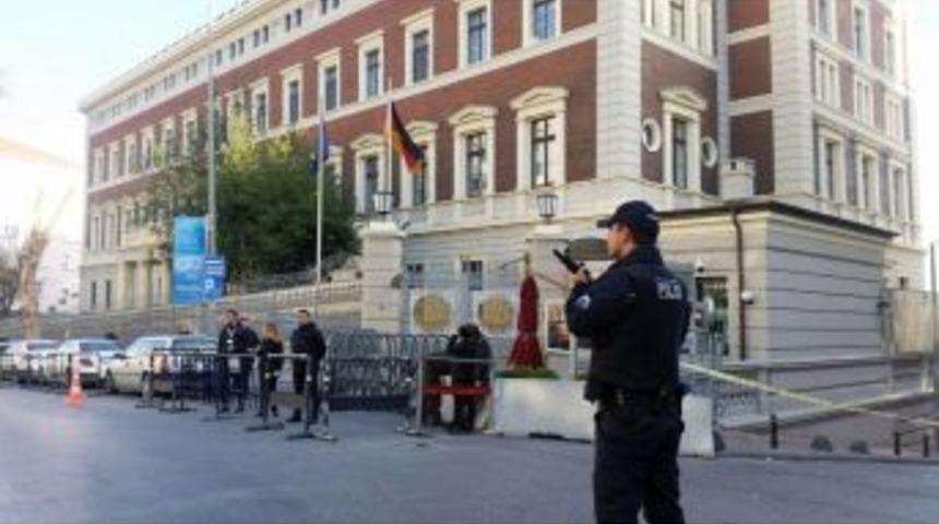 Alman Konsolosluğu Önünde Şüpheli Paket Alarmı