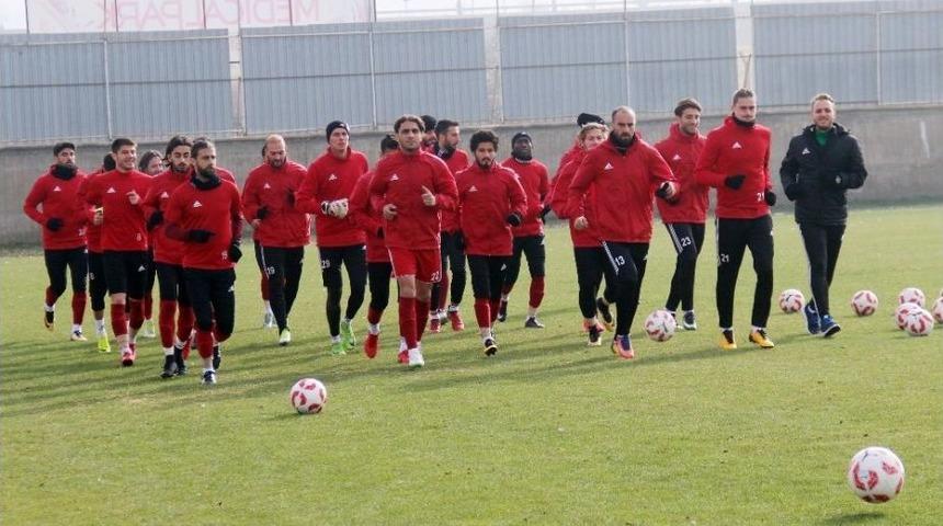 Hüseyin Kalpar: “kazanmak İçin Sahada Olacağız”