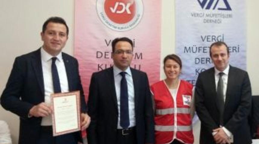 Vergi M&uuml;fettişleri Kan Bağışında Bulundu