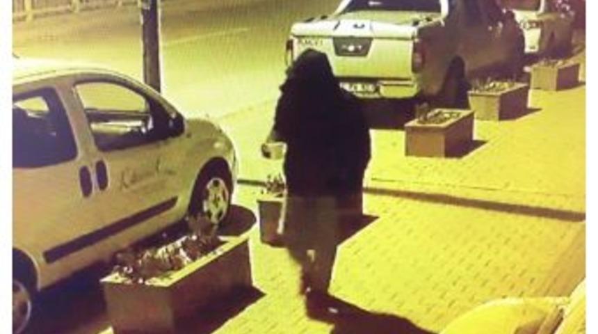 G&uuml;venlik G&ouml;revlisi Kadının Y&uuml;z&uuml;ne Kimyasal D&ouml;ken Saldırgan Yakalandı