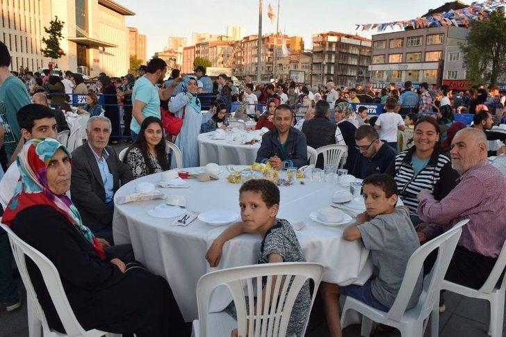 Engelli, Yaşlı Ve Gaziler İftarda Buluştu G5