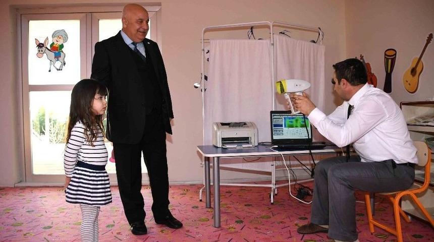 Minikler Göz Taramasından Geçirildi