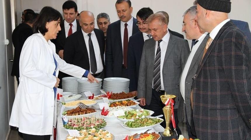 &Uuml;niversite &Ouml;ğrencileri Final Notlarını Yemekle Y&uuml;kseltti